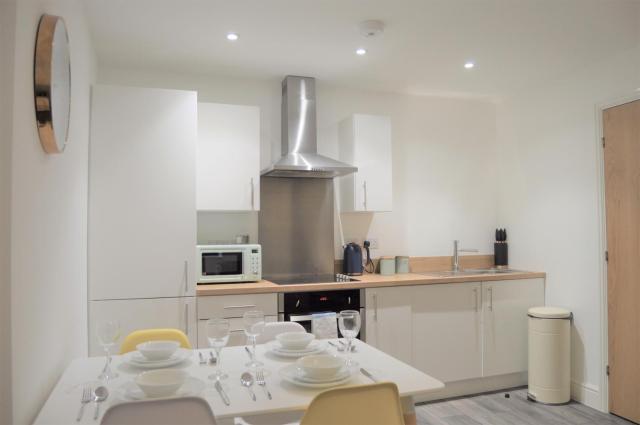 Kiwi 30 - Spacious 2 bed apartment in the city centre - perfect for work or leisure!