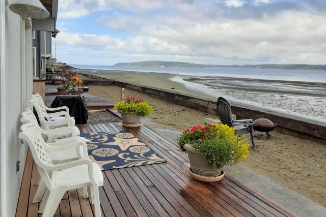 Beachfront Whidbey Island Home and Apartment!