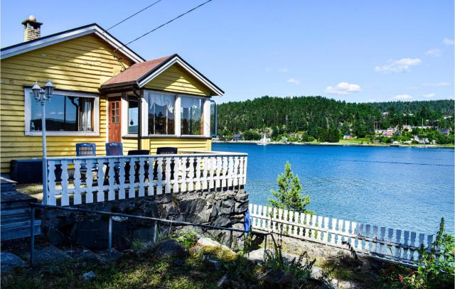 Nice Home In Nordre Frogn With Kitchen