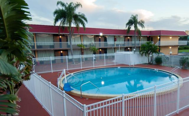 Express Inn & Suites - 5 Miles from St Petersburg Clearwater Airport