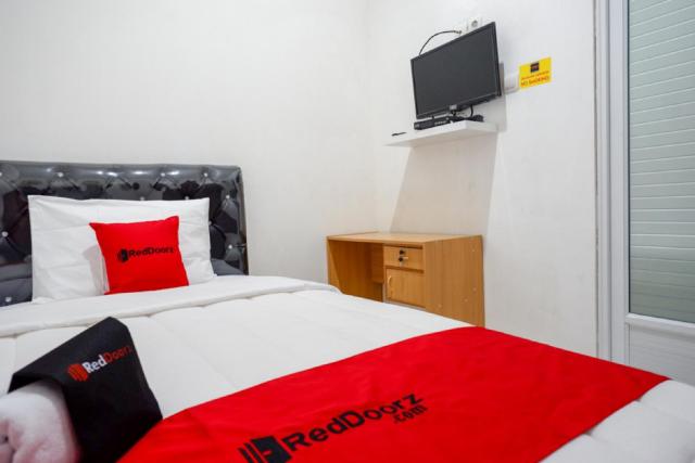 RedDoorz Hostel near Kota Lama Semarang