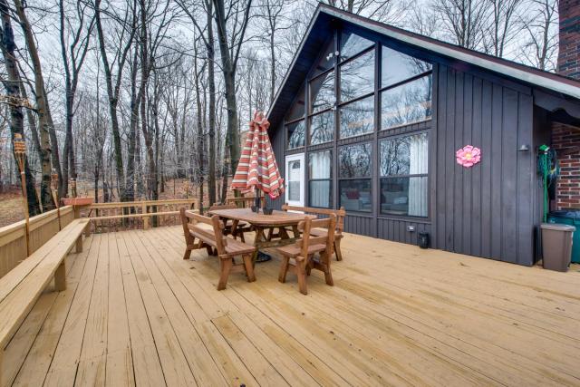 Gouldsboro Cabin with Fire Pit and Community Perks!