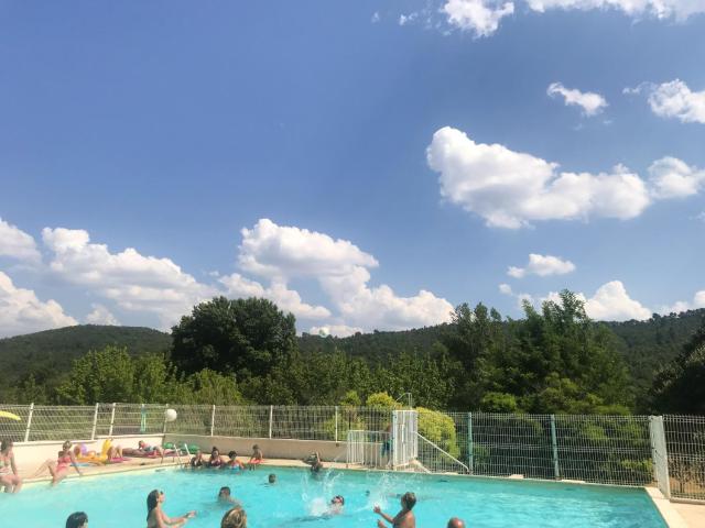 Maison charmante a Saint Martin de Bromes avec piscine partagee