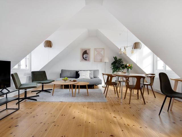 Sanders Saint - Loft One-Bedroom Apartment By the Charming Canals