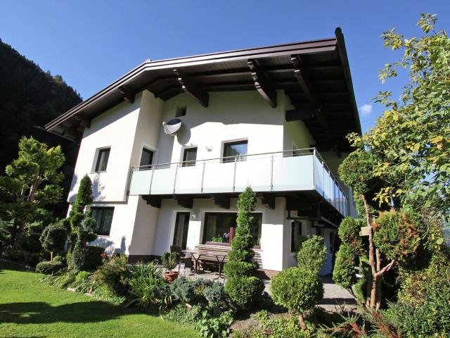 Cozy Apartment in Aschau im Zillertal near Ski Lift