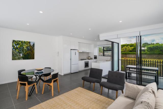 Oxford Steps - Executive 2BR Bulimba Apartment Across from the Park on Oxford St