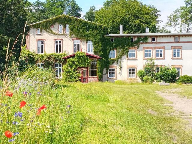 Ferienwohnung im Gutshaus Alt Krassow inmitten der Natur