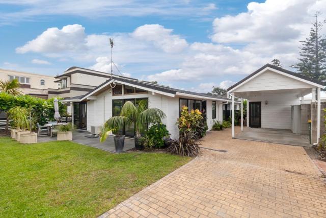 Sandy Toes Holiday Home Orewa