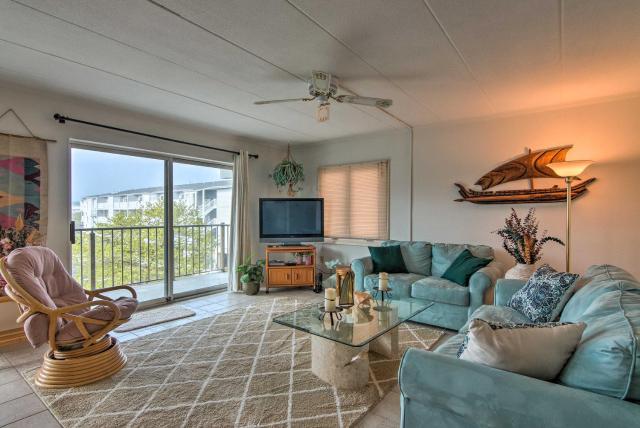 Ocean City Condo with Balcony - Walk to Beach!