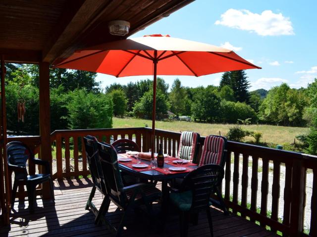 Peaceful Chalet in Beaulieu with Whirlpool