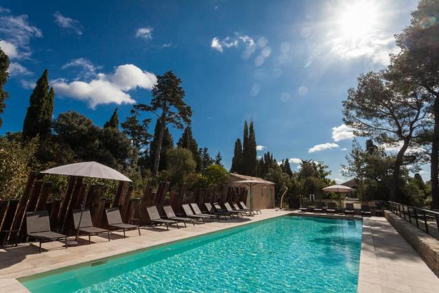 Les Cabanes Dans Les Bois Logis Hôtel