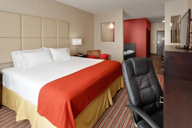 Holiday Inn Express & Suites Northeast, an IHG Hotel