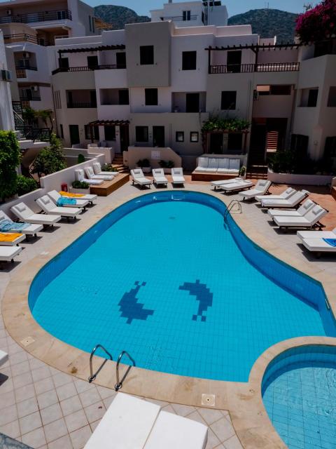 Elmi Beach Hotel & Suites