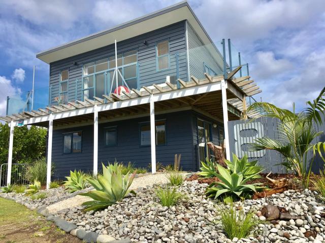 Oceans 8 - Mangawhai Heads Holiday Home