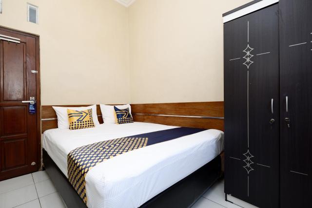 SUPER OYO 2209 Solo Point Guest House Syariah