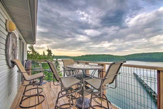 Lake of the Ozarks Condo with Deck, Pool, and Views!