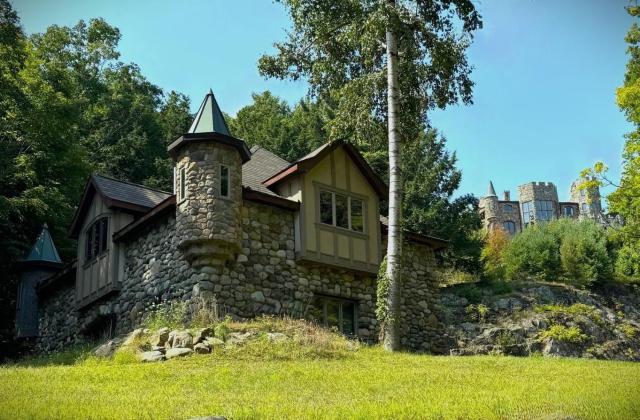 HIGHLANDS CASTLE overlooking Lake George plus 2 other CASTLES & SUITES