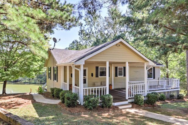 Lakefront Cottage with Private Hot Tub!