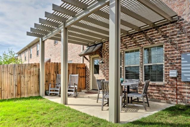 College Station Townhouse with Private Patio