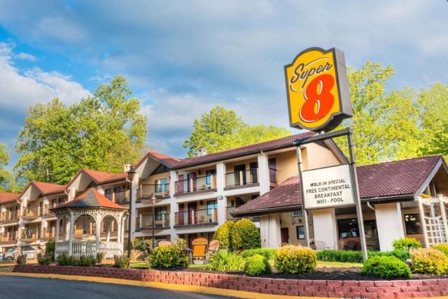 Super 8 by Wyndham Downtown Gatlinburg at Convention Center