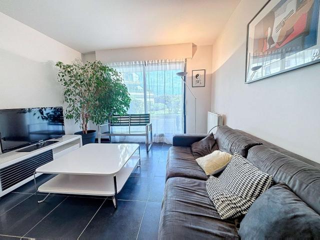 Appartement moderne avec terrasse et parking, au cœur de Granville, à deux pas de la plage ! - FR-1-361-77