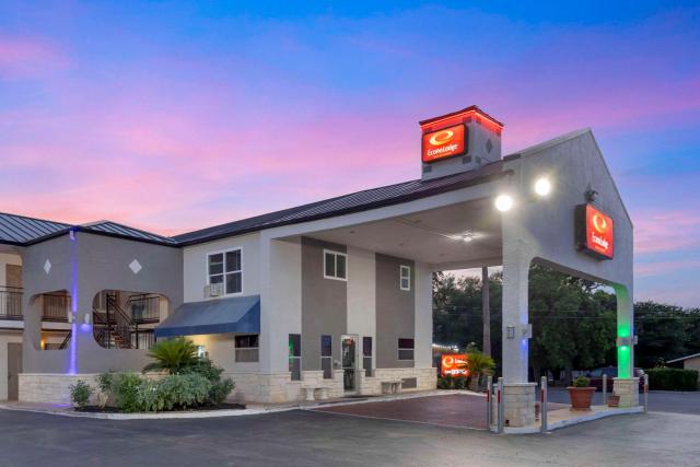 Econo Lodge Inn & Suites Near Lackland AFB