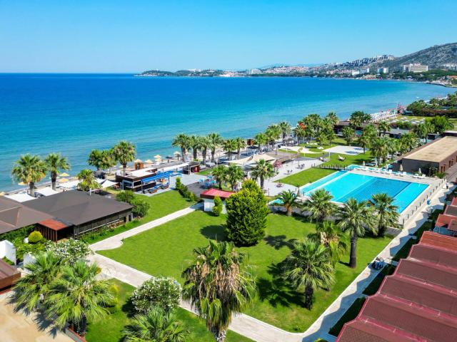 Risus Beach Resort Hotel