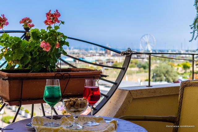 Hotel River fronte mare con piscina