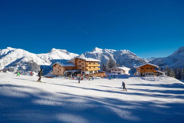 Hotel Burgwald - Ski In & Ski Out