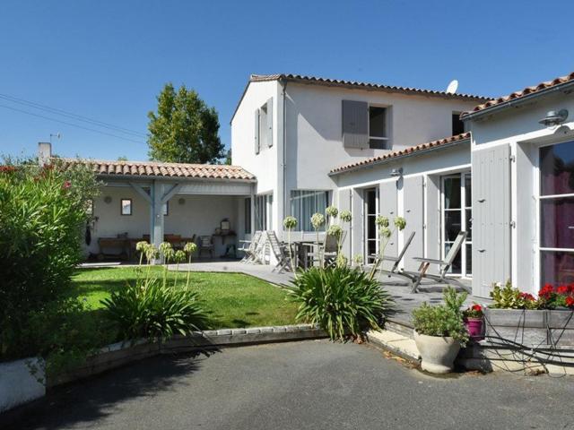 Charmante Maison avec Jardin, à Proximité du Centre des Portes-en-Ré, 3 Chambres, WIFI - FR-1-434-59