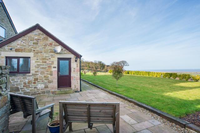 Finest Retreats - Sea Views Cottage