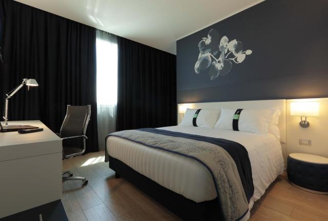 Holiday Inn Milan Nord Zara, an IHG Hotel