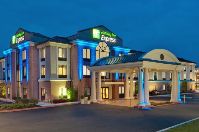 Holiday Inn Express and Suites - Quakertown, an IHG Hotel