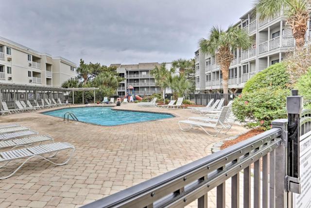 Myrtle Beach Condo with Screened Deck Walk to Beach