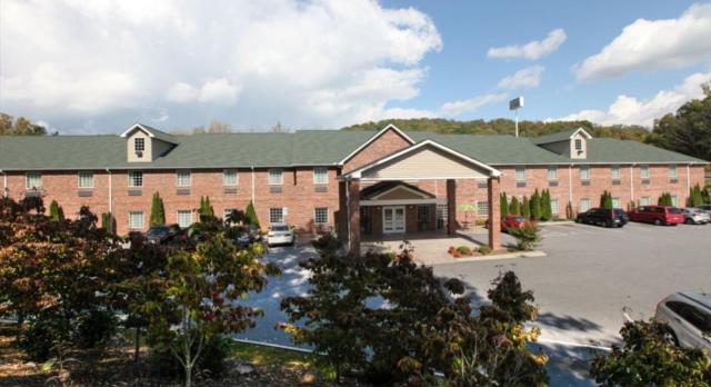 Mountain Inn & Suites Airport - Hendersonville