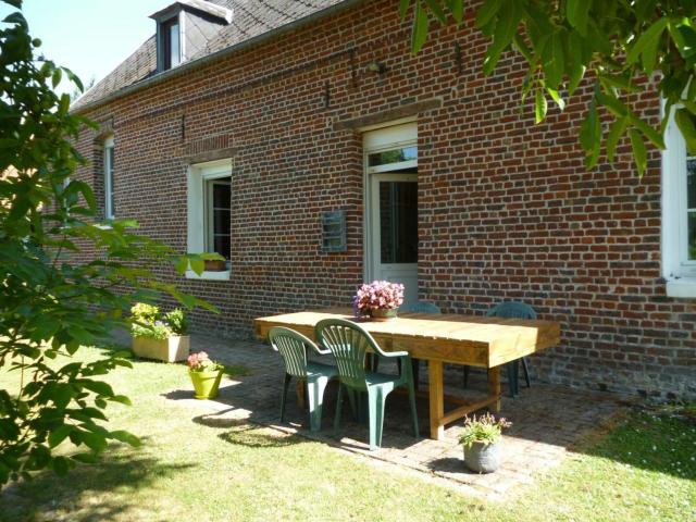 Charmant appartement à la ferme, 2 chambres, Wi-Fi, proche Auxi-le-Château - FR-1-376-28