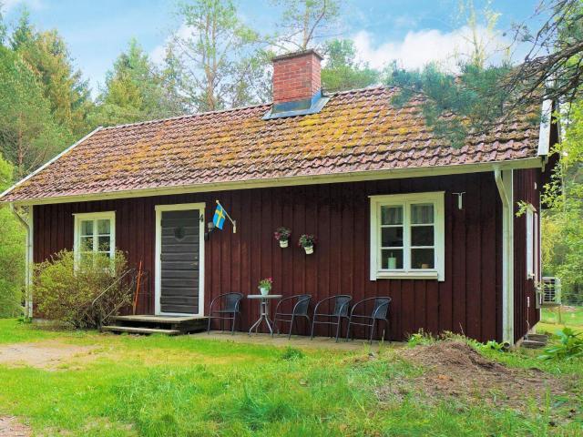 Two-Bedroom Holiday home in Åsarp 1