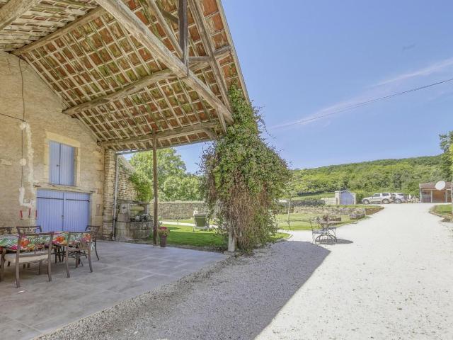 Burgundian Farmhouse in Talon with Fireplace