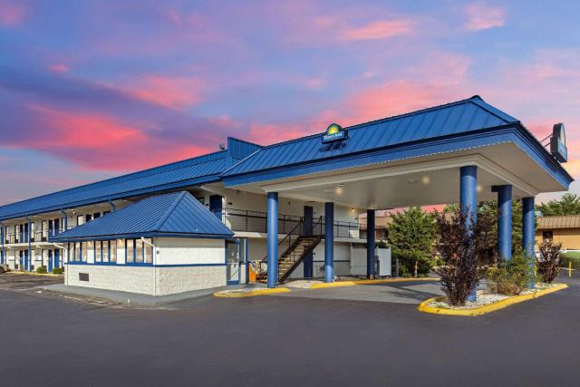 Days Inn by Wyndham Knoxville North