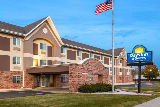 Days Inn & Suites by Wyndham Green Bay WI