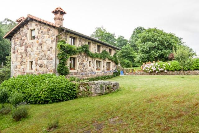 Charming House with Lake View