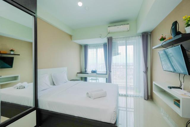 Modern and Comfy Studio Apartment Grand Dhika City By Travelio