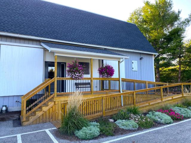 Lake Ontario Motel & Inn