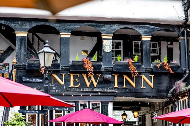 The New Inn by Roomsbooked