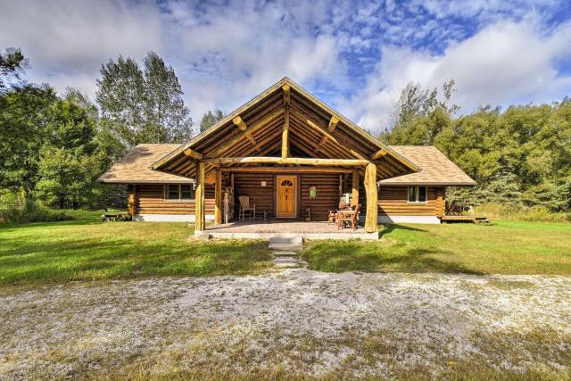 Valders Log Home near EEA Air Show and Sheboygan!