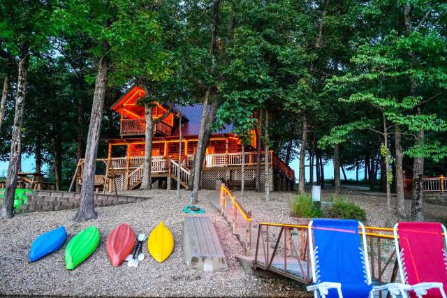 Macks Creek Cabin on 30 Acres Dock and Private Lake