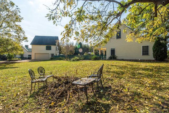 Historic Virginia Wine Country Villa with Pool, Yard