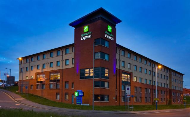 Holiday Inn Express London Luton Airport, an IHG Hotel