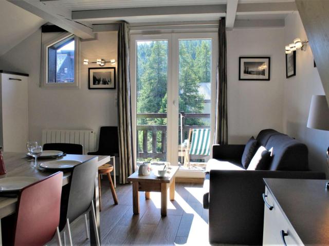 Studio mezzanine renouvé 6 pers, proche commodités et téléski, avec balcon sud/est et casier à ski - FR-1-330-506