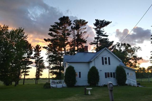 Quiet Farmhouse Retreat with Fire Pit - Pets Welcome